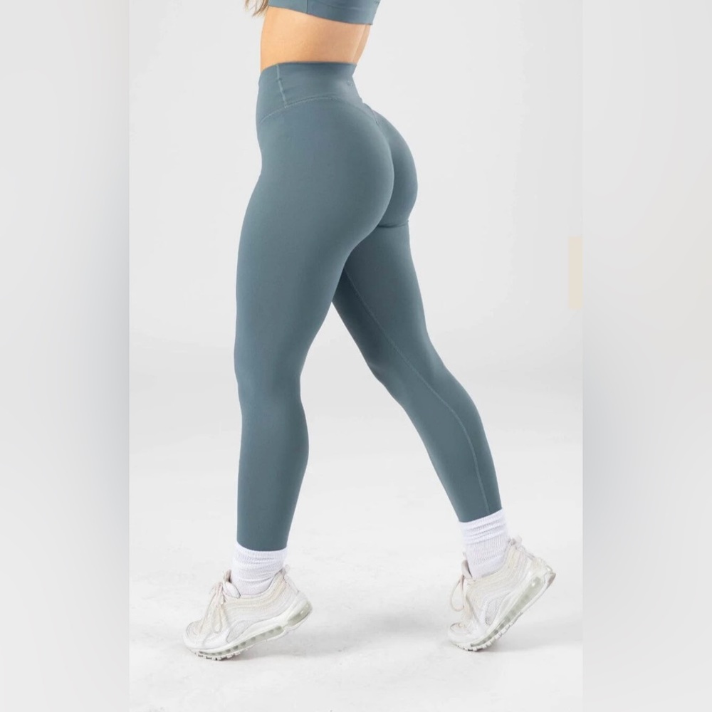 Paragon Slate Colored Leggings - Size Medium